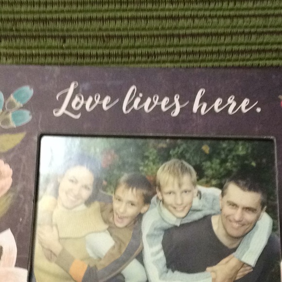 NWT vntg 8” x 10” photo Frame Love lives here. - Picture 2 of 4